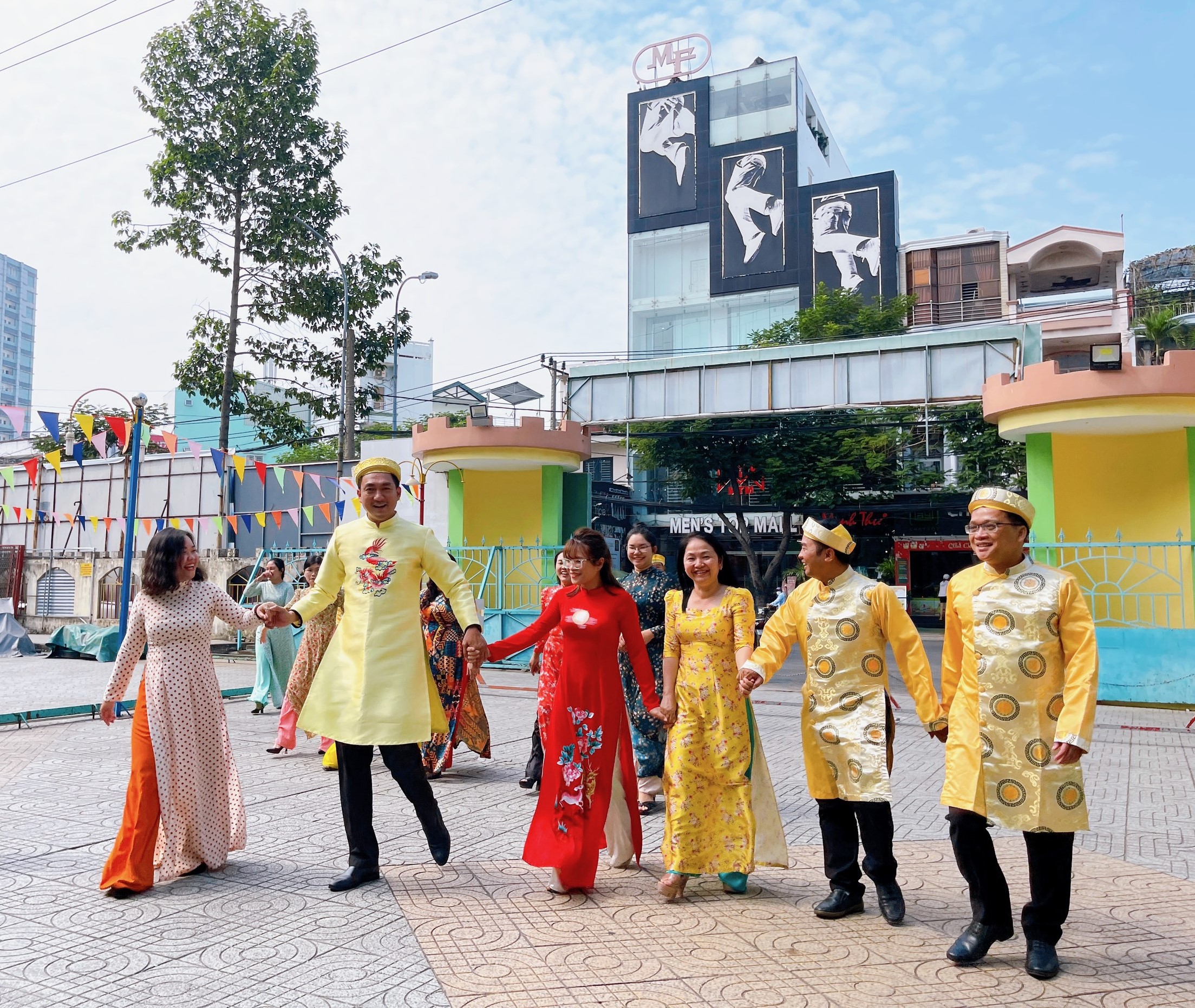 Hưởng ứng “Tuần lễ áo dài Việt Nam” năm 2023