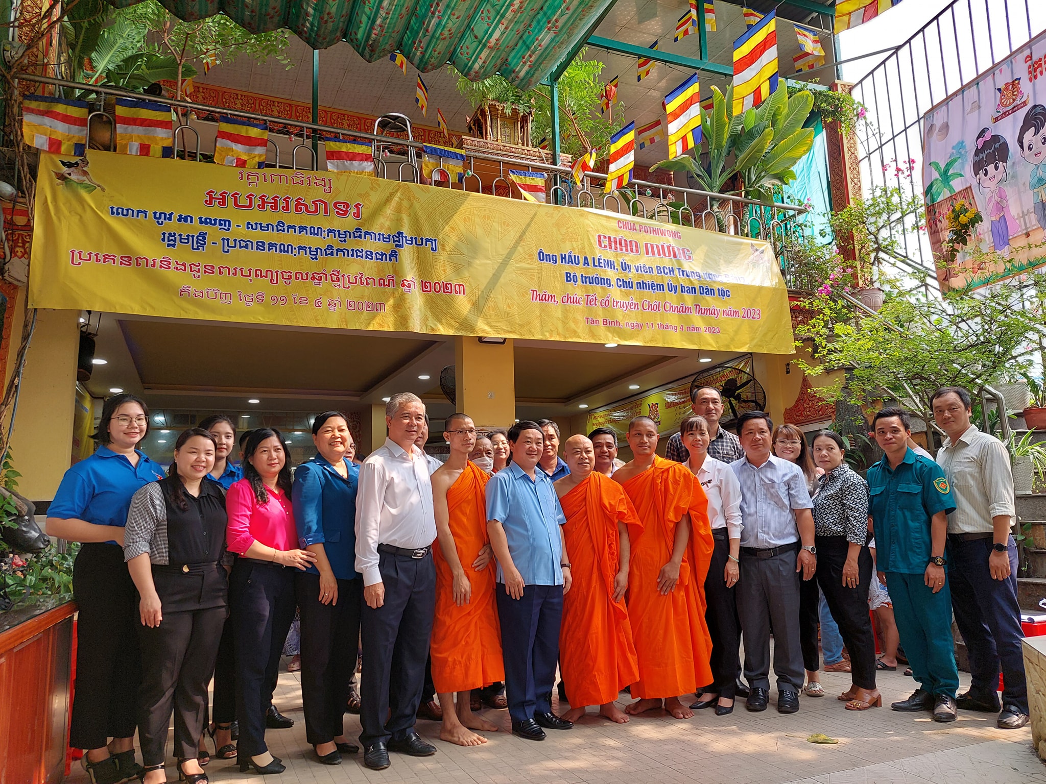 Bộ trưởng, Chủ nhiệm Ủy ban Dân tộc Hầu A Lềnh thăm, chúc Tết Chôl Chnăm Thmây tại Phường 10 quận Tân Bình